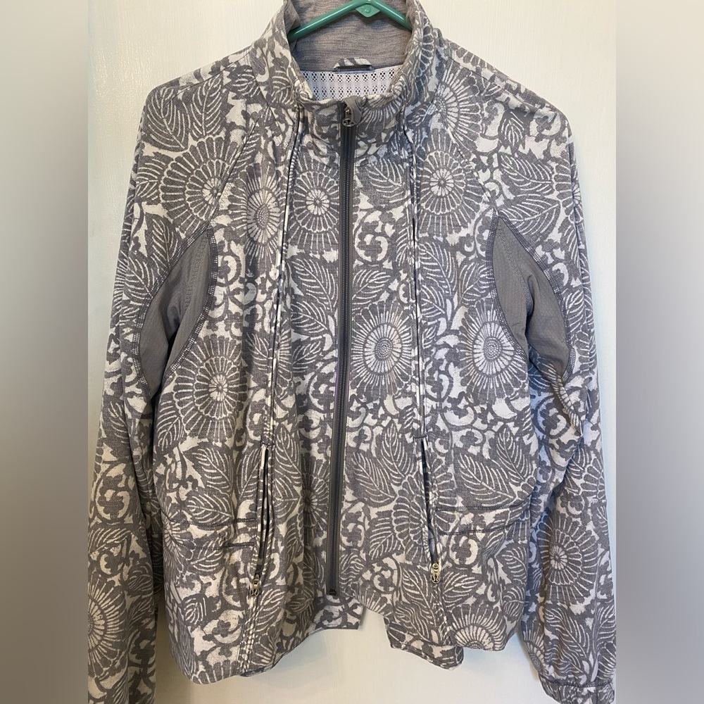 Lululemon Run Women's Travel To Track Jacket Beachy Floral White Fossil size 8